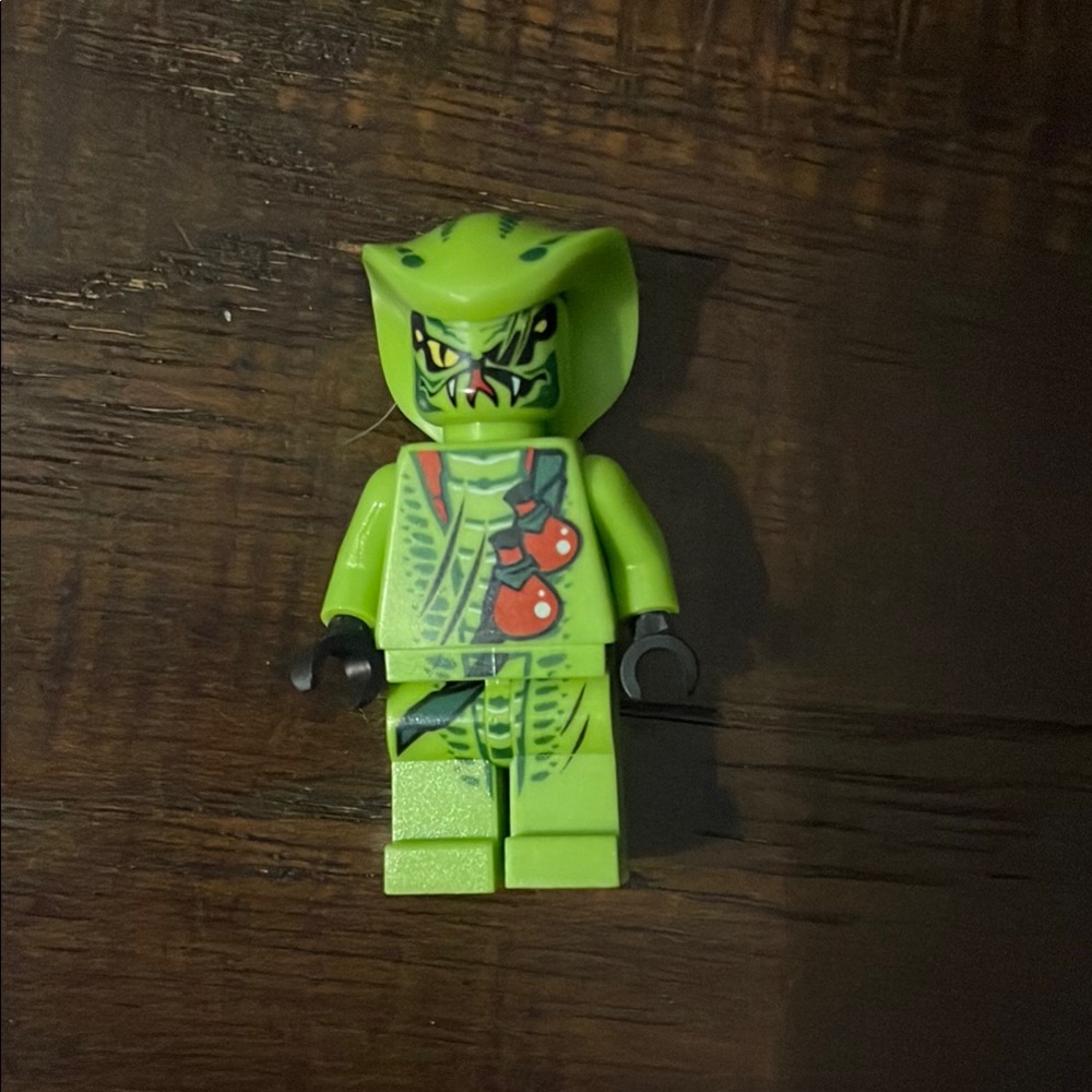 Lego Lasha (Red Vials) - Ninjago Minifigure njo051